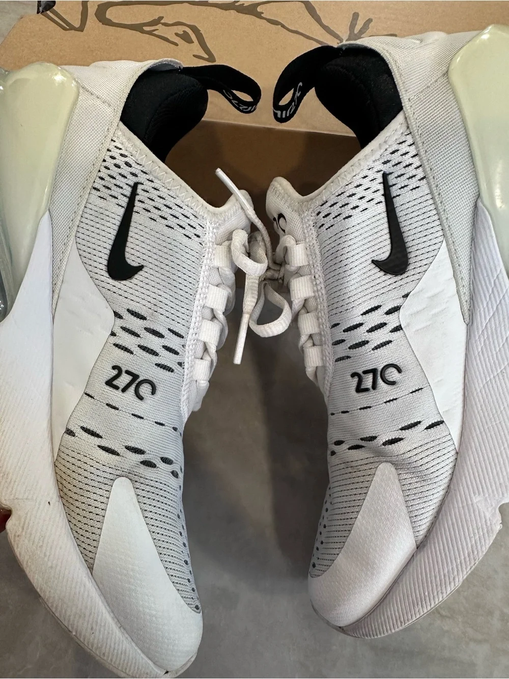 Nike White and Black Women 270 Knit Sneakers 7.5